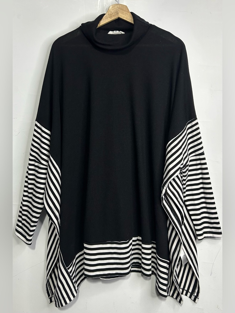 Blushing Brunette Striped Sleeve Knit Black Tunic Sweater Medium